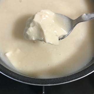 鶏の茹で汁を使ったトロトロ豆腐スープ